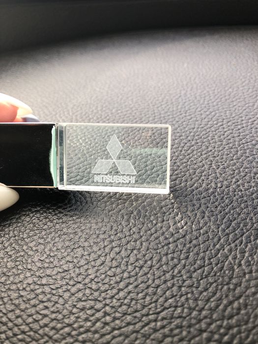 Флешка Митсубиси usb накопитель Mitsubishi 64Gb светящаяся