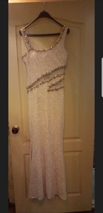 Продам платье новое