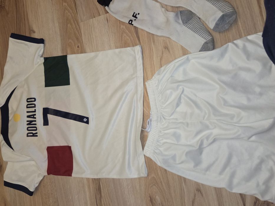 Strój piłkarski Ronaldo 134-140 jak NOWY
