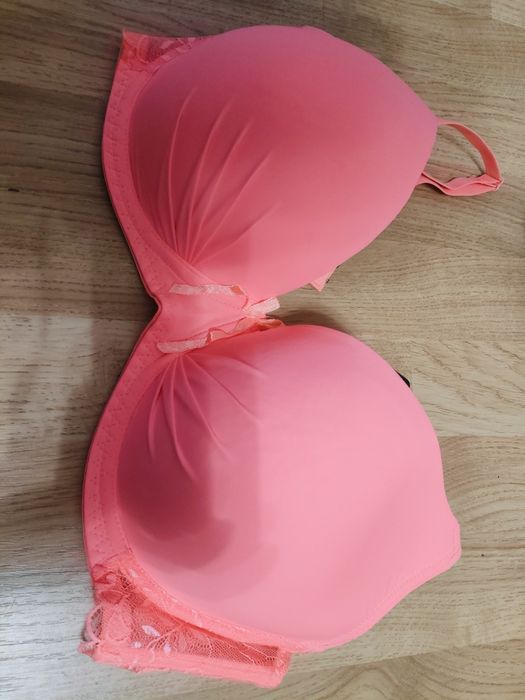 Nowy stanik biustonosz kolor koralowy