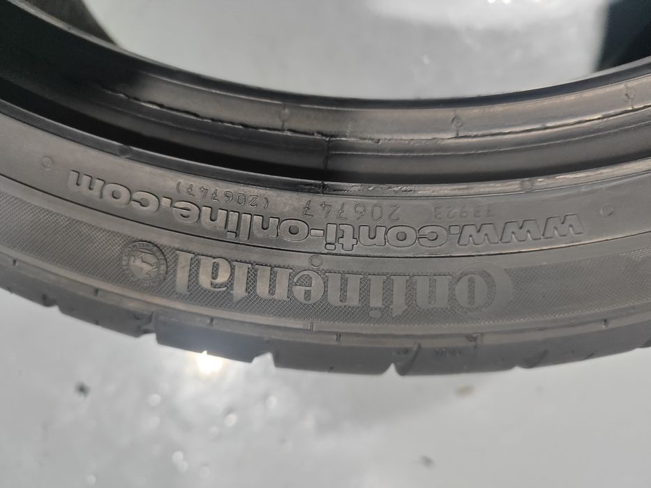 2 pneus semi novos 215-40R17 Continental - Oferta dos Portes