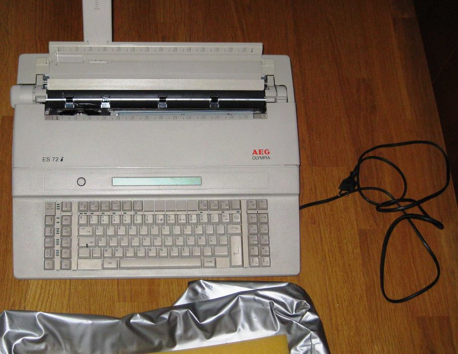 Máquina de Escrever AEG como Nova e com pouco uso