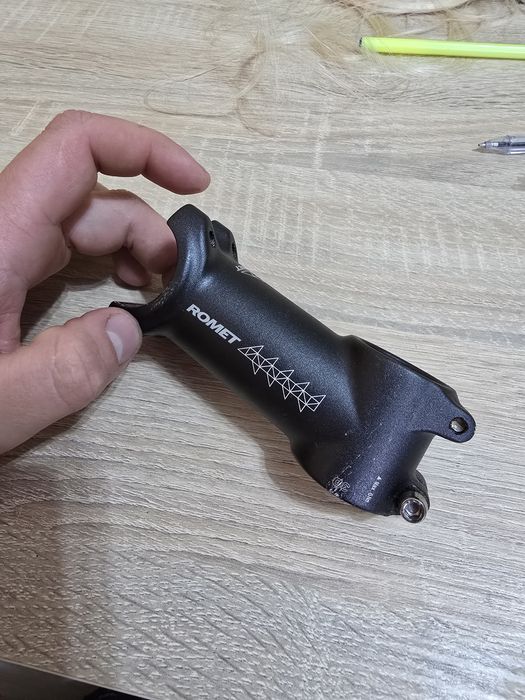 Mostek rowerowy ROMET MAS-D6178-8 31.8 mm /90 mm aluminiowy czarny