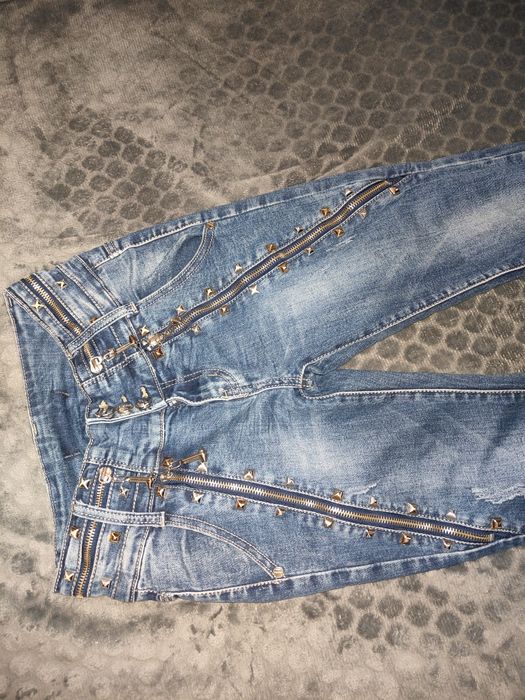 NOWE piękne spodnie damskie jeans z pięknymi dodatkami.