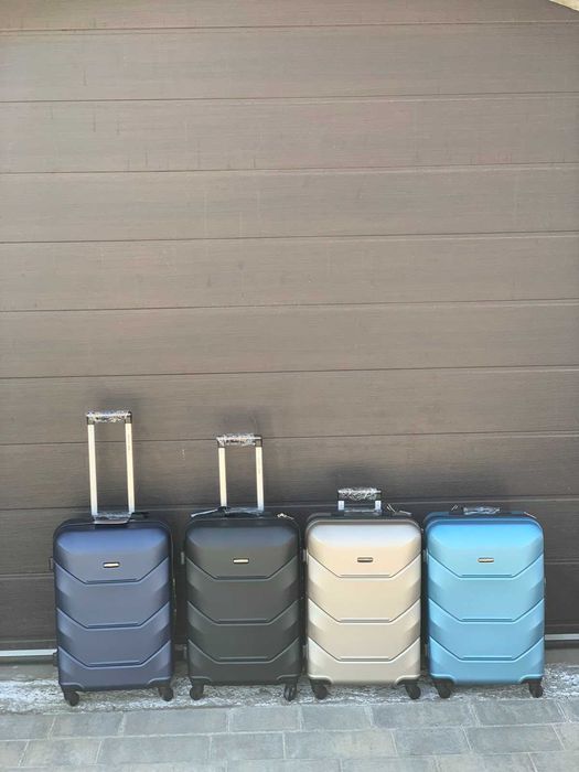 Валіза з пластику на 4 колесах XS S M L Дорожний чемодан СУМКА ПОЛЬША