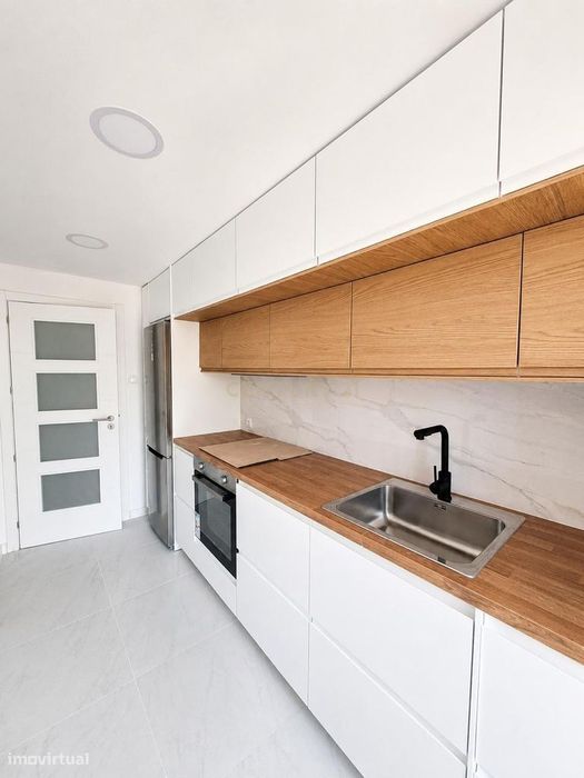 T2 Totalmente Remodelado em Almada | Luminosidade, Conforto e Localiza