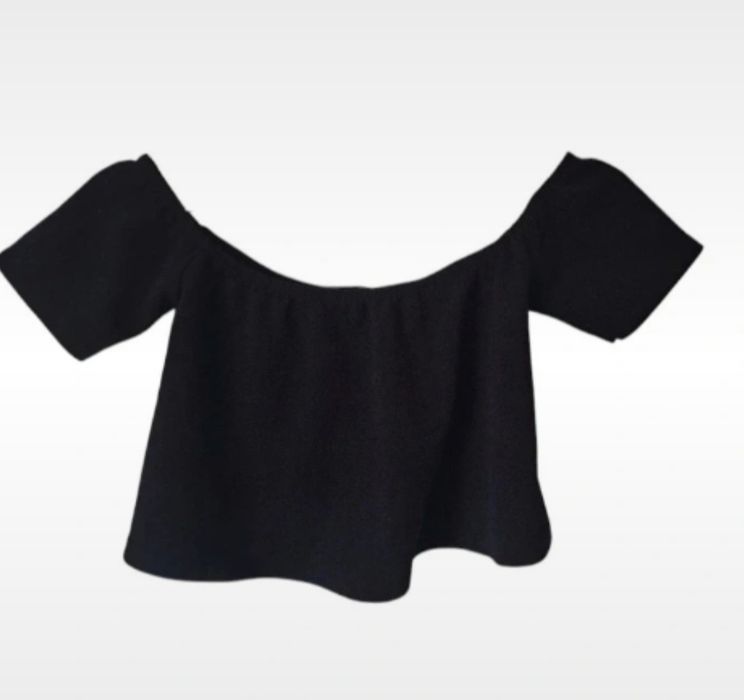 Damski  crop top w kolorze czarnym