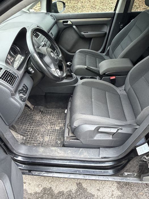 Vw Touran 1.6 Tdi 2010 .7 osobowy ,Silnik nie Pracuje