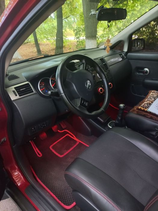 Продам автомобіль Nissan Tiida