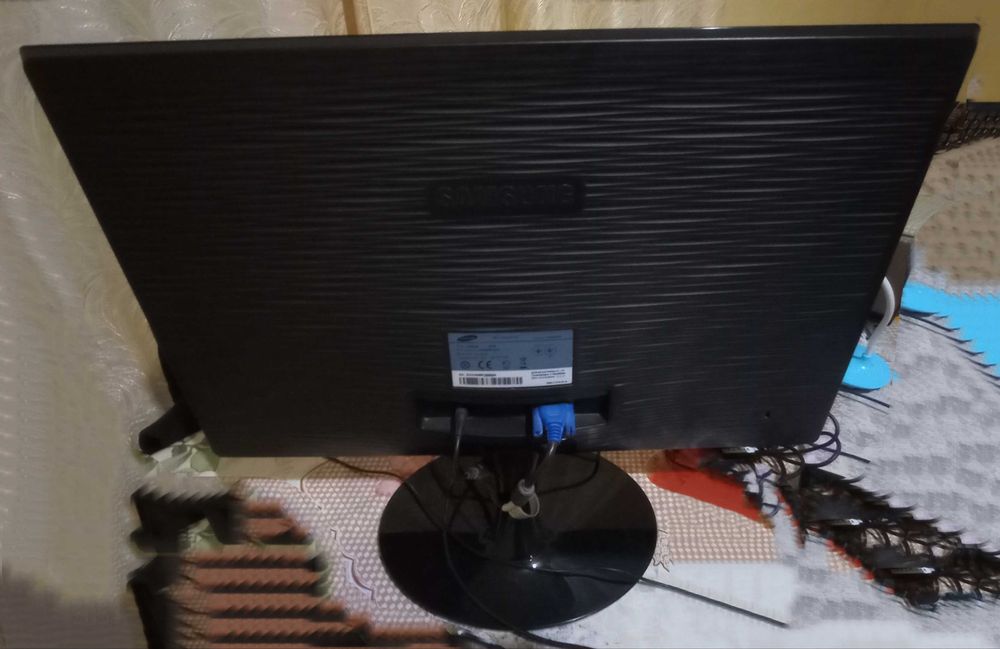 Монітор Samsung S23B300N 23 дюйми, робочий