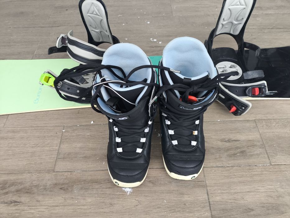 Deska snowboardowa Burton 153 cm z butami