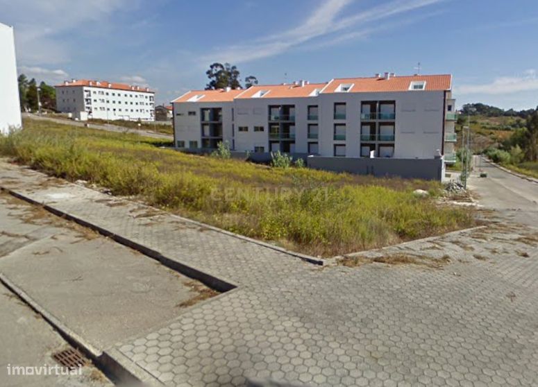 Lote Urbano para Construção de Apartamentos em Oliveira do Bairro