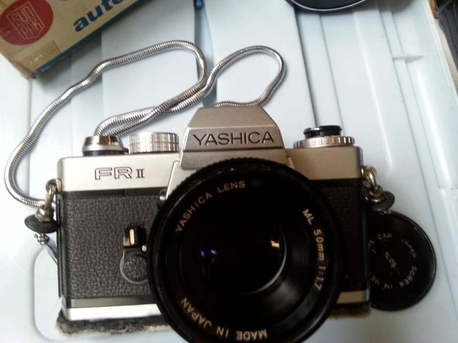 Yashica, objectiva 200mm, flash novo, por falta de uso