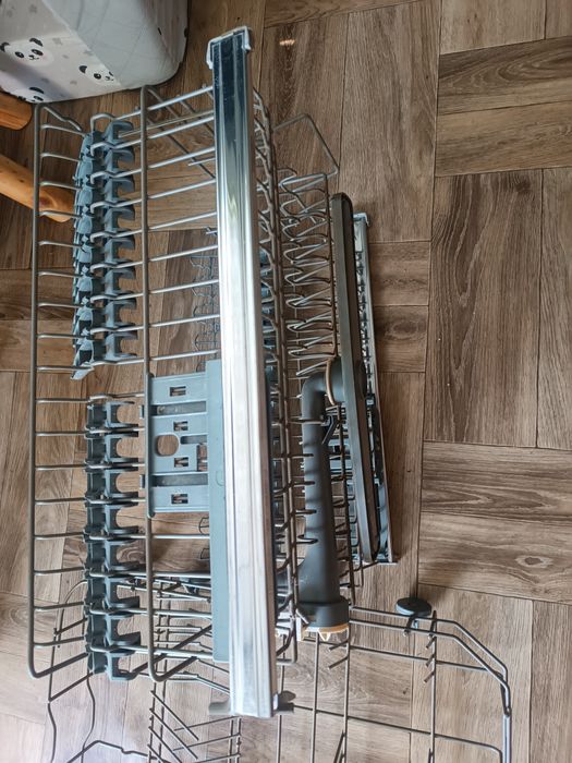 Dwa koszyki do zmywarki Whirlpool 45 cm