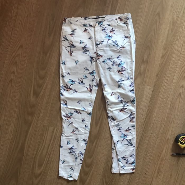 Calças brancas linho e estampada