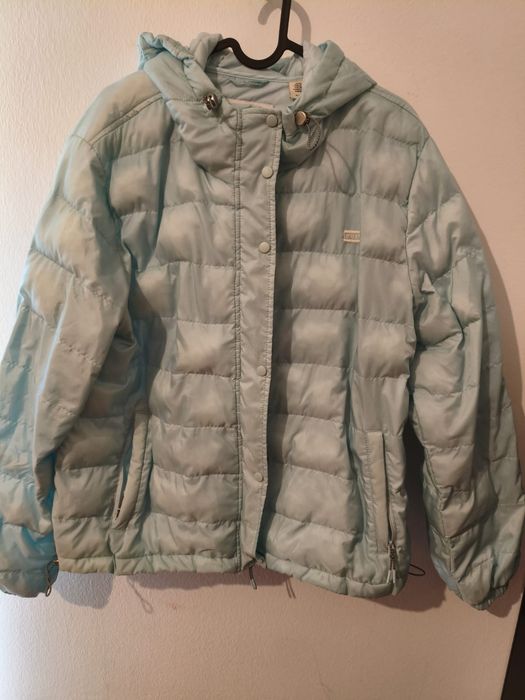 Roupa nova e uzada,em muito boas condições. Para homens e mulheres