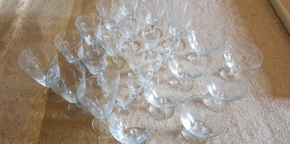 Conjunto de 35 copos de vidro (água, vinho, espirituosas, licor)