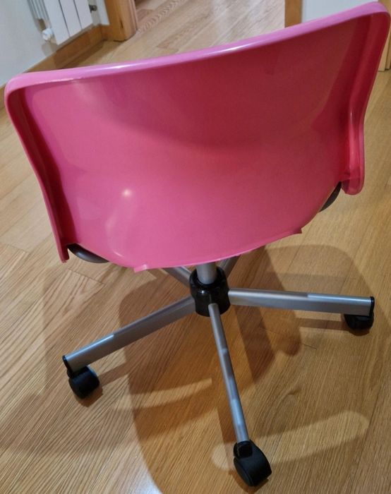 Cadeira rotativa para menina