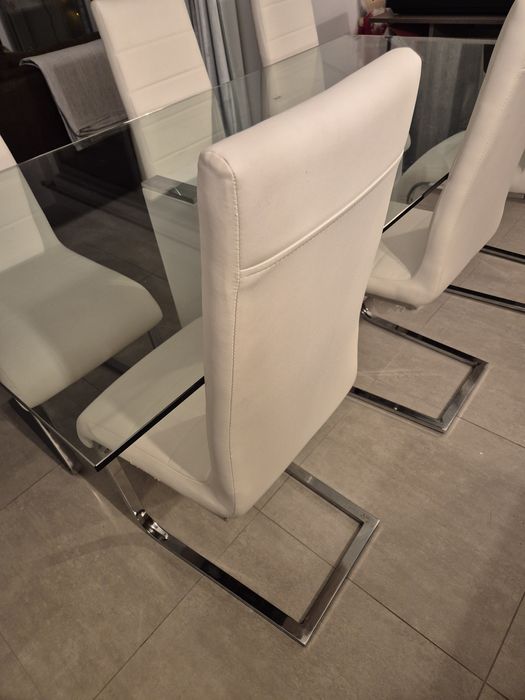 Mesa de jantar em vidro com 6 cadeiras