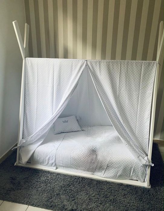 Cama formato tenda para criança