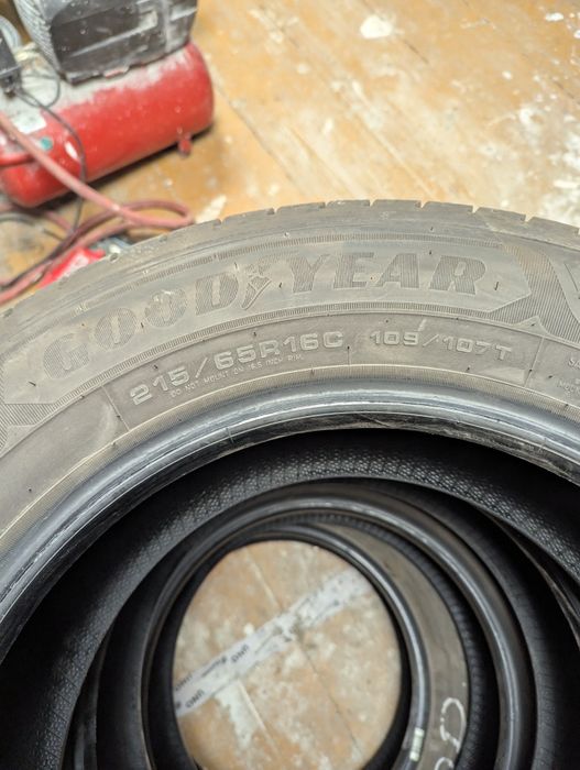 goodyear efficientgrip cargo 2 215 65r16c 109 107t