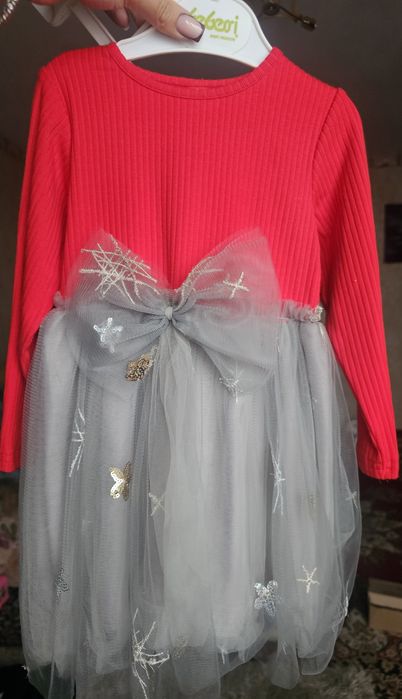 Нарядное платье на девочку