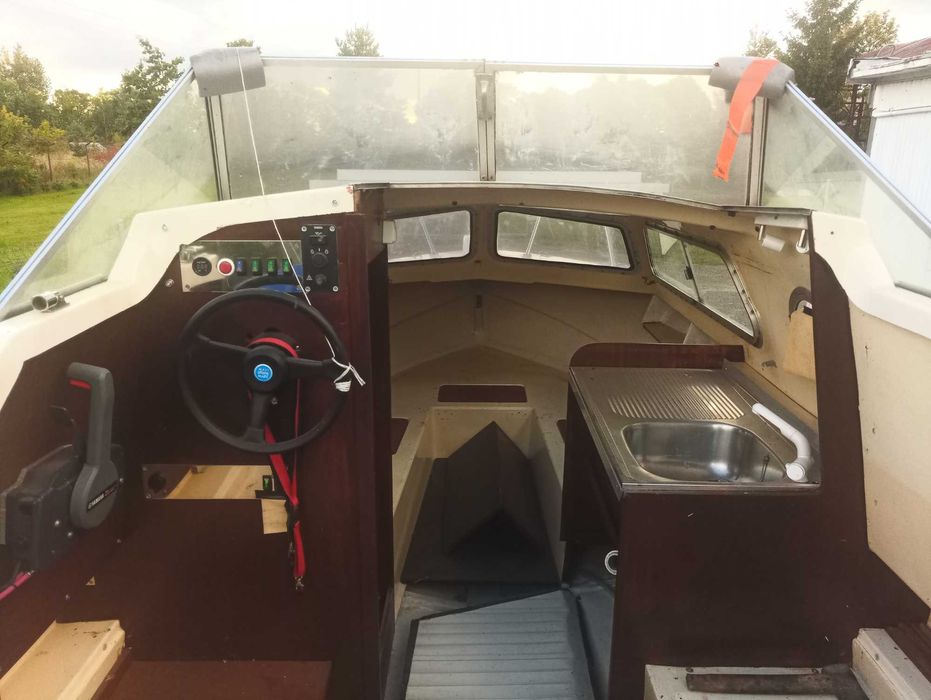 Łódź motorowa INTER 630 + przyczepa