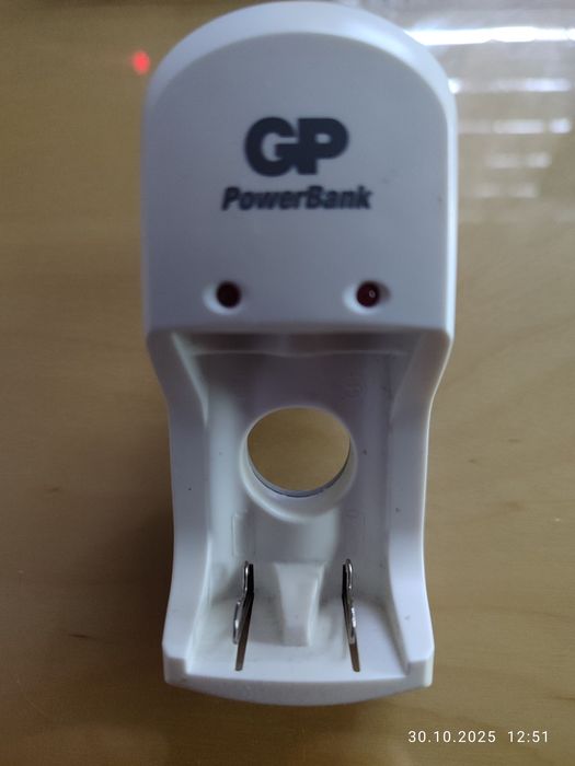 Nowa ładowarka akumulatorów (paluszki) GP BLATTERY POWERBANK PB360