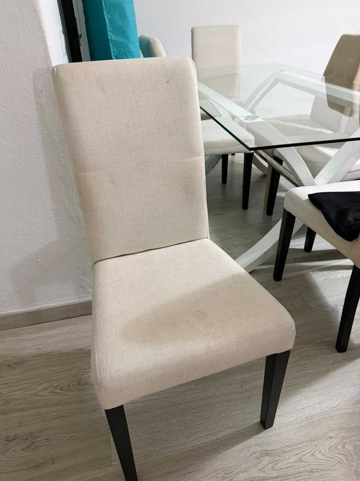 Conjunto de mesa com base em vidro + 6 cadeiras almofadadas
