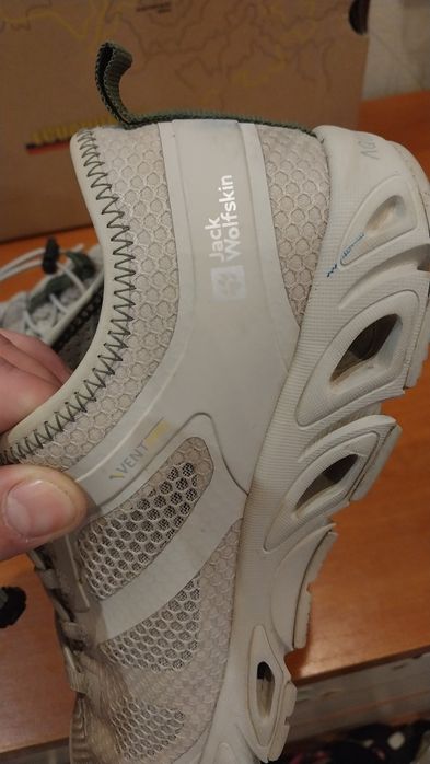Продам  оригинальные женские легкие летние трекинговые кроссовки і Jack Wolfskin Breezer Vent Low. Размер  40
Артикул: 4050121*SS23