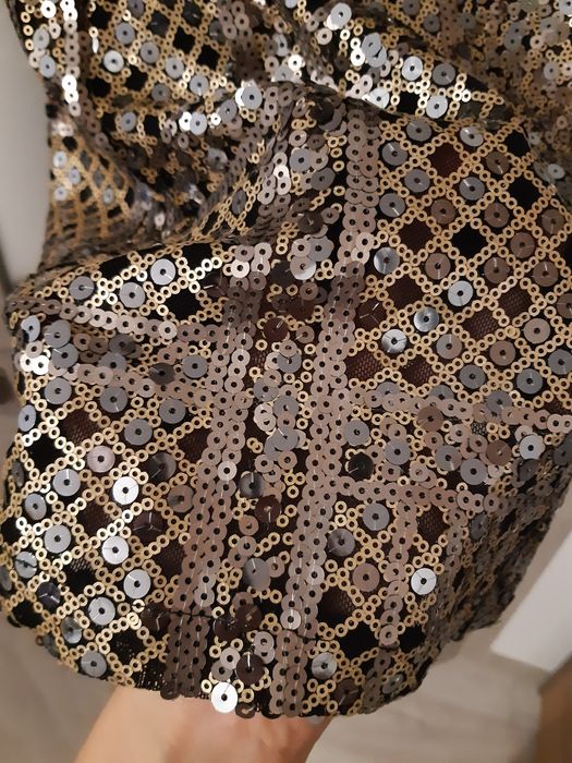 cekinowa złota sukienka sylwestrowa