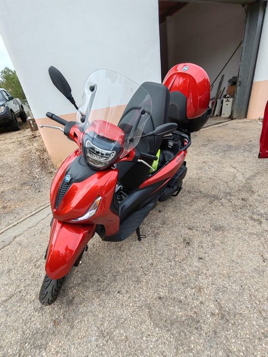 Piaggio bavetly 400 s