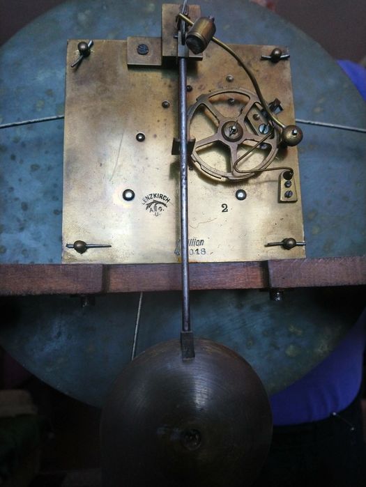 Антикварные часы настенные "Генри Мозеръ и К°"