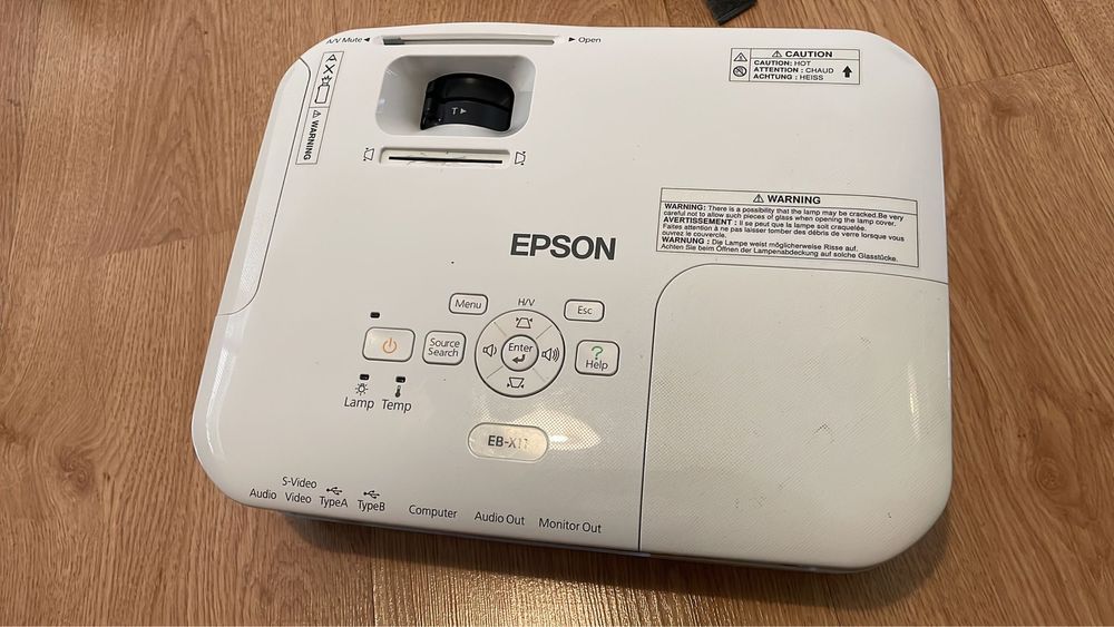 Vendo projector  semi -novo da marca Epson , modelo : EB-x11