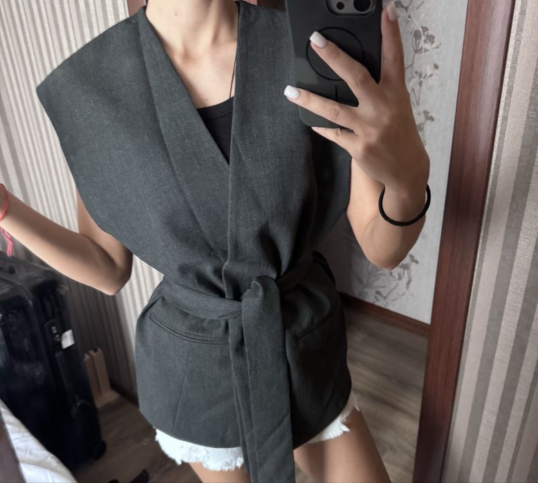 Костюмный жилет, безрукавка на поясе Zara