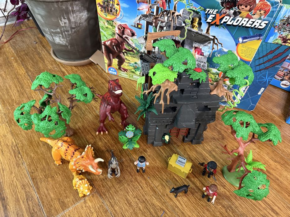 Playmobil Adventure 9429 plus dinozaury i policja