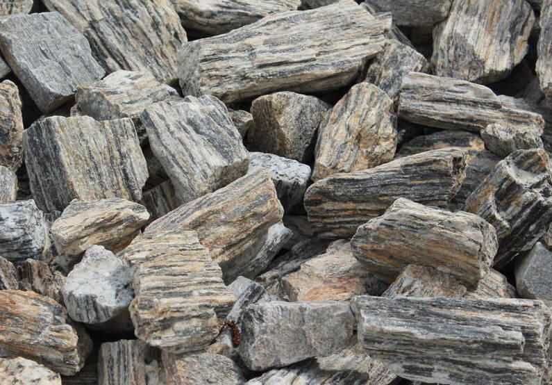 KORA KAMIENNA PŁUKANA 11, 32 Kora w Workach Kamień do Ogrodu Grys Żwir