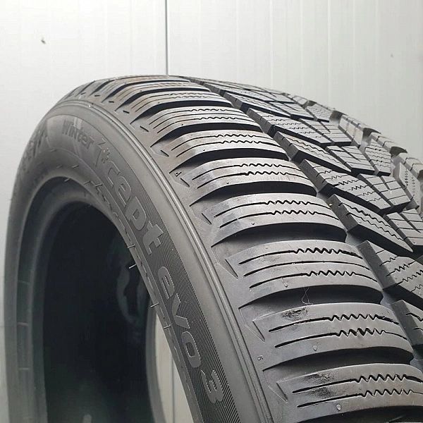 1X Hankook Winter Icept Evo3 X 235/50/19/103V Xl