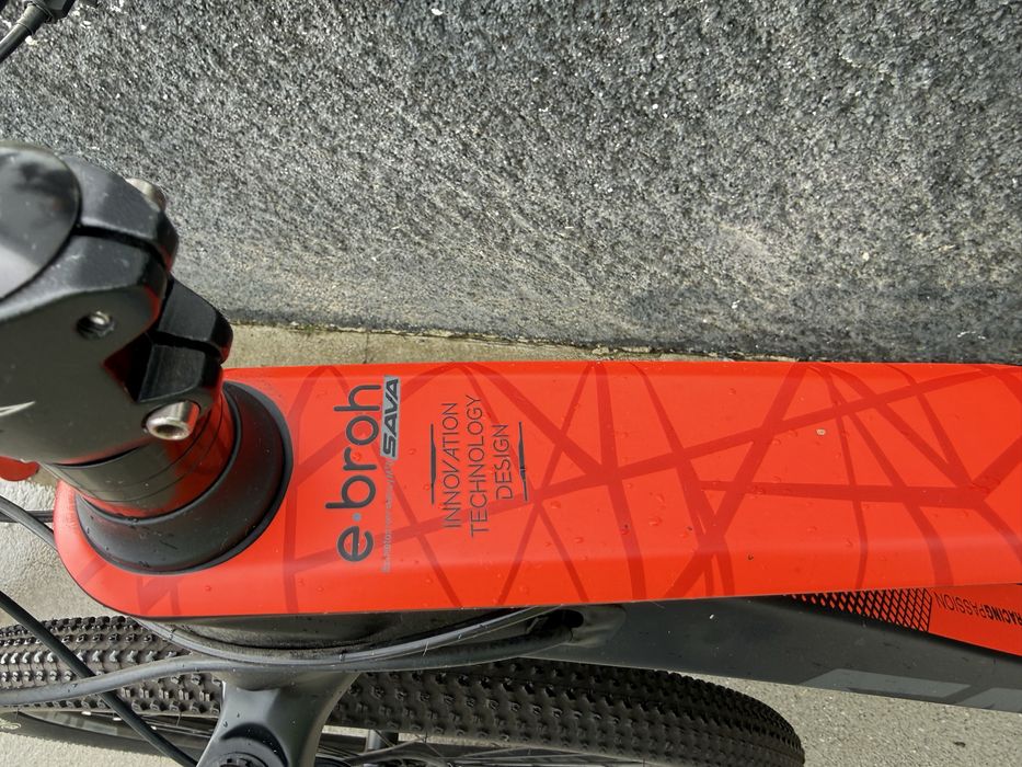 Bicicleta em carbono nova