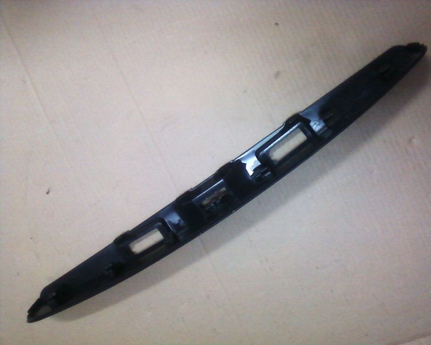 Puxador/Friso da tampa da mala Nissan Qashqai J10  NOVO