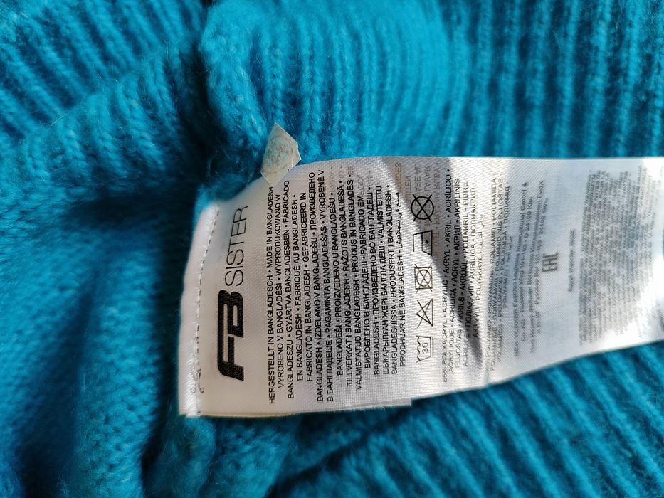 Теплий блакитний пуловер