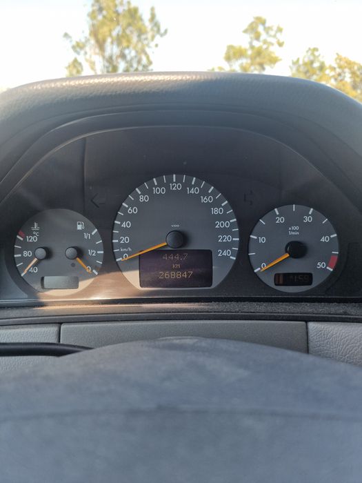 Mercedes-Benz E220 cdi Avantgarde W210