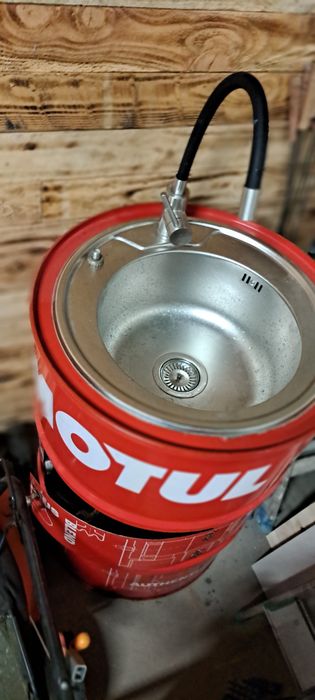Umywalka ,  zlew,  zlewozmywak  z kranem do garażu/ warsztatu