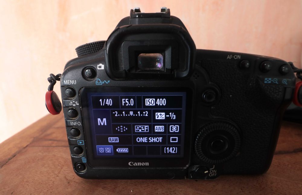 Um Clássico - Canon Fullframe EOS 5D - Mark II