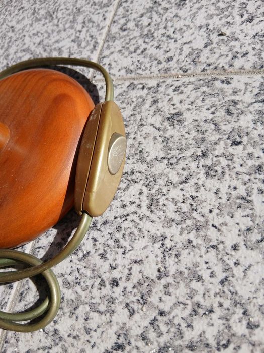 Candeeiros de mesa em madeira