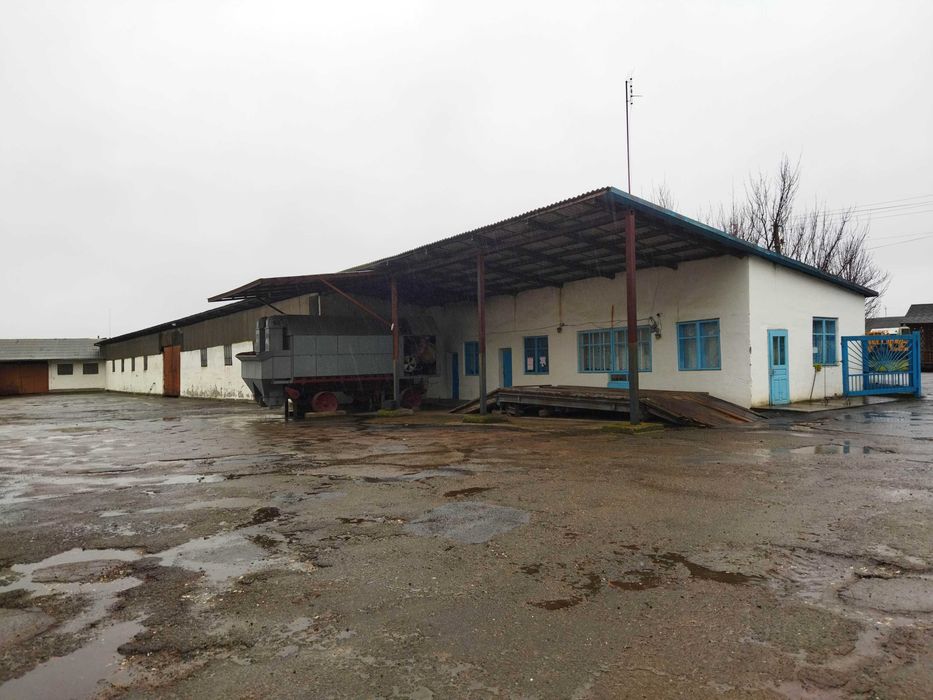 Продаж комплексу нежитлових будівель, с.Подвірне Чернівецької обл.