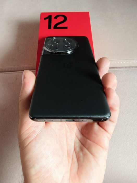 Oneplus 12 5G.   12GB/256GB