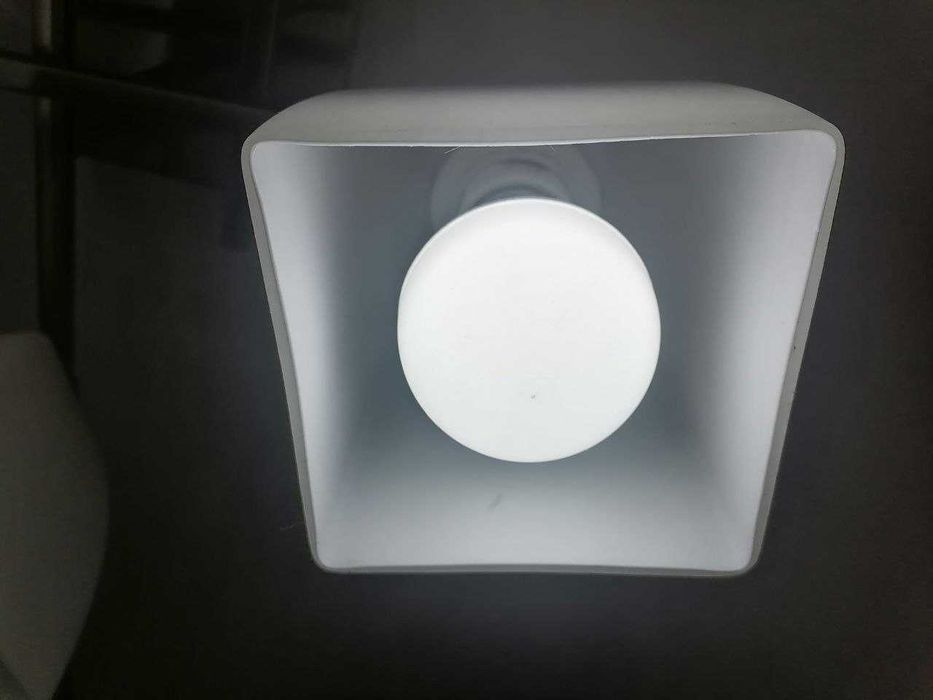 Лампочка с аккумулятором Самозаряжающаяся E27  9 Вт Опт Фонарик