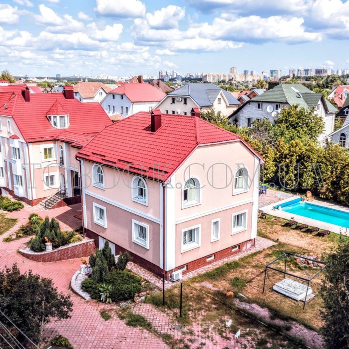 #484 -вілла з  банею і басейном в будинку з бомбосховищем