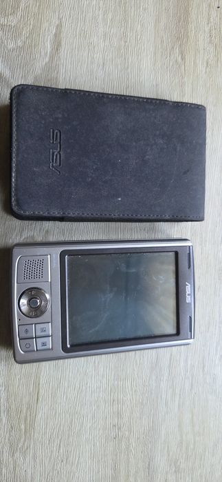 Zabytkowy Asus A639.